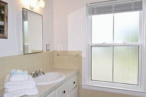 Still Point Lodge & Cottages