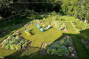 Still Point Lodge & Cottages