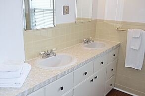 Still Point Lodge & Cottages