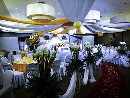 Tanza Oasis Hotel and Resort