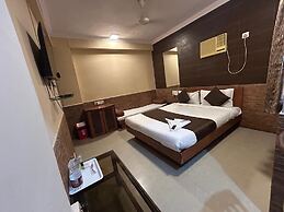 Lucky Hotel Bandra