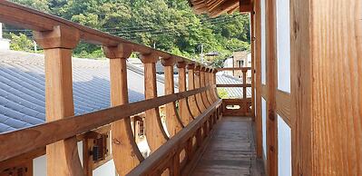 Lee Ga Hanok