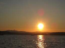 Furoy Hotel Apartments and Boating