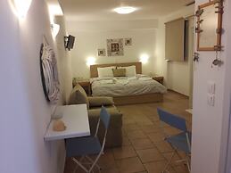 Heliotropio Studios & Apartments