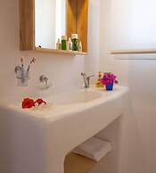 Heliotropio Studios & Apartments