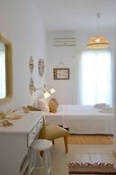 Heliotropio Studios & Apartments