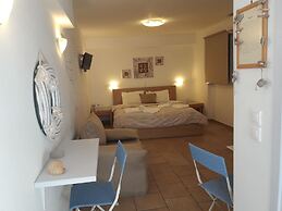 Heliotropio Studios & Apartments