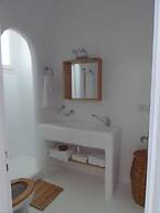 Heliotropio Studios & Apartments