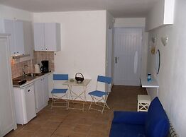 Heliotropio Studios & Apartments