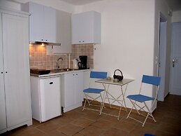 Heliotropio Studios & Apartments