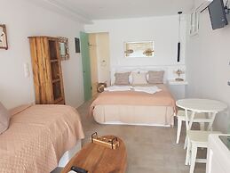 Heliotropio Studios & Apartments