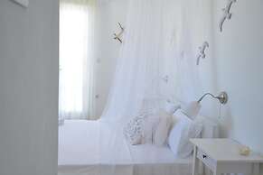 Heliotropio Studios & Apartments