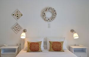 Heliotropio Studios & Apartments