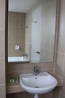 Peaceful Service Suites at Taragon Puteri Bintang