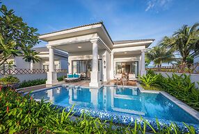 Melia Vinpearl Cam Ranh Beach Resort
