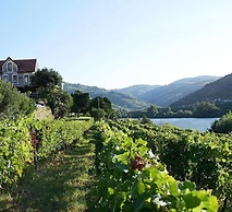 Quinta de S. Bernardo Winery & Farmhouse