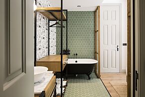 Quinta de S. Bernardo Winery & Farmhouse