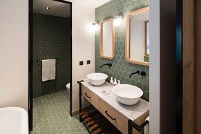 Quinta de S. Bernardo Winery & Farmhouse