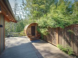 Handsome Dan's Port Renfrew