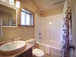 Handsome Dan's Port Renfrew