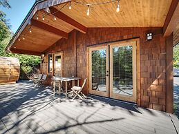 Handsome Dan's Port Renfrew