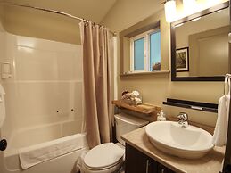 Handsome Dan's Port Renfrew