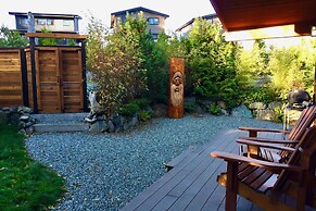 Handsome Dan's Port Renfrew