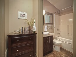 Handsome Dan's Port Renfrew