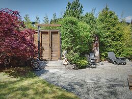 Handsome Dan's Port Renfrew