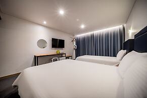 Sunrise Hotel Seopjikoji