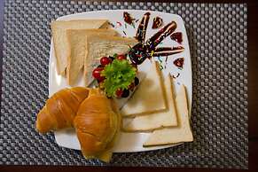 Holiday Emerald Hotel