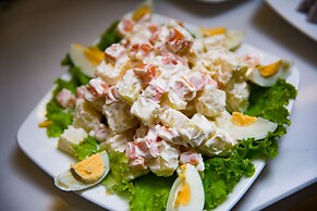 Holiday Emerald Hotel