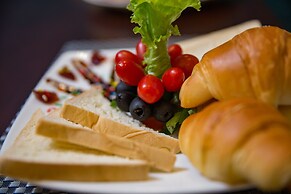 Holiday Emerald Hotel