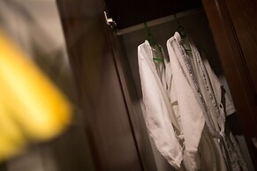 Holiday Emerald Hotel