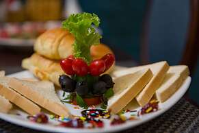 Holiday Emerald Hotel