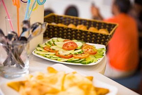 Holiday Emerald Hotel