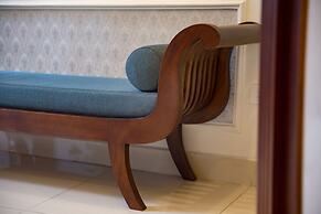 Holiday Emerald Hotel