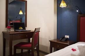 Holiday Emerald Hotel