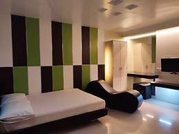 One Serenata Hotel Bacao