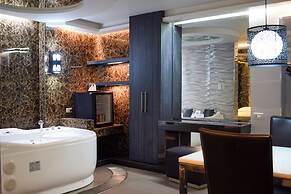 One Serenata Hotel Bacoor