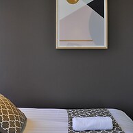 Mono Apartments on Freshwater