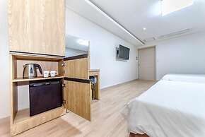 Jungmoon J Hill & City Hotel