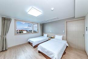 Jungmoon J Hill & City Hotel