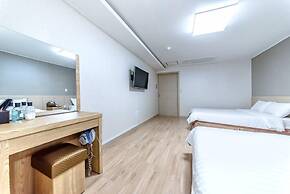 Jungmoon J Hill & City Hotel