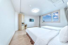 Jungmoon J Hill & City Hotel