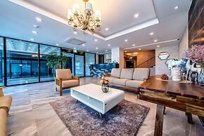 Jungmoon J Hill & City Hotel