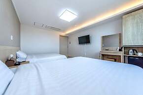 Jungmoon J Hill & City Hotel