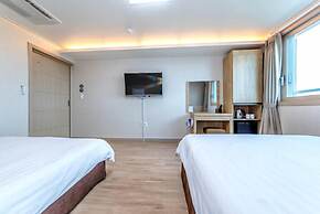 Jungmoon J Hill & City Hotel