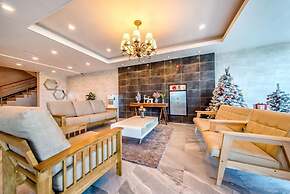 Jungmoon J Hill & City Hotel