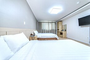 Jungmoon J Hill & City Hotel